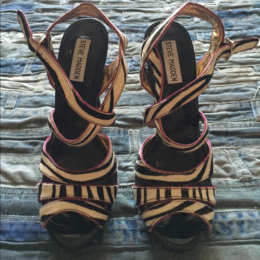 Platform Peep toe Pump